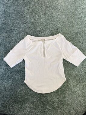 Women’s Cream Ribbed Keyhole Short Sleeve Tee